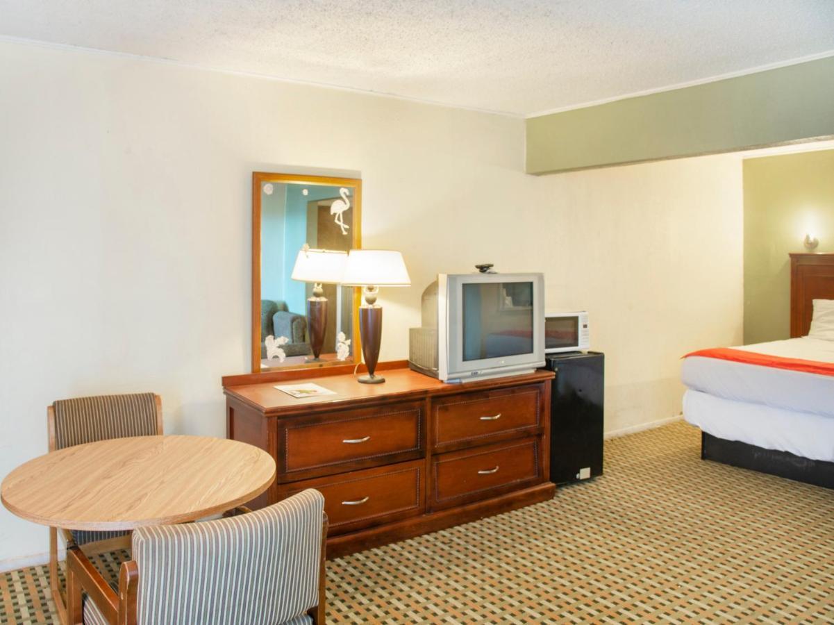 Rest Inn - Extended Stay, I-40 Airport, Wedding & Event Center Амарилло Экстерьер фото